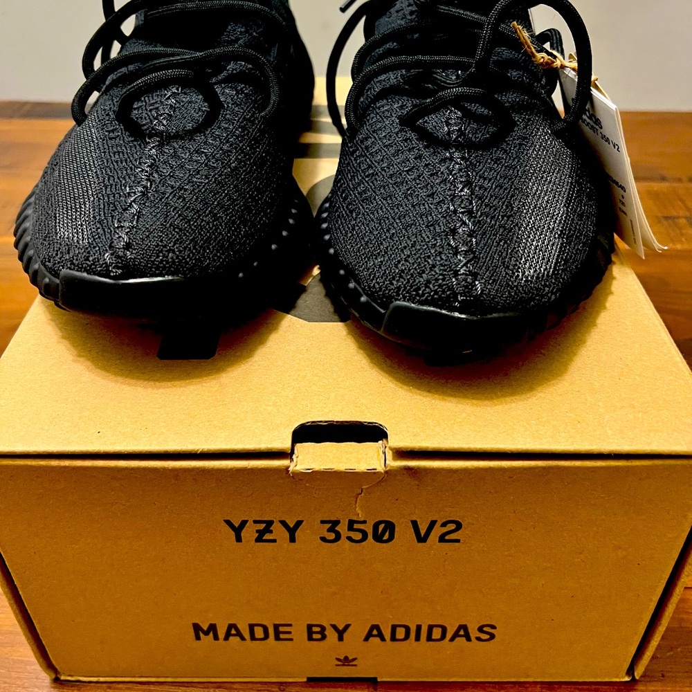 YEEZY BOOST 350 V2